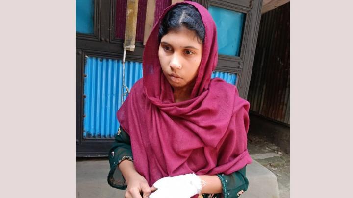 মোহাম্মদপুরে মা-মেয়েকে হত্যা : স্বামীর দেওয়া তথ্যে গ্রেফতার হন আয়েশা, জানা গেল চাঞ্চল্যকর তথ্য